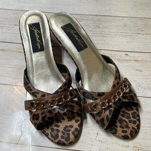 Johnathan Kayne women’s heels. Size 7.5. Leopard print fabric. NWT